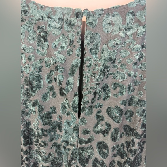 Torrid women’s green velvet burnout cold shoulder skater dress. Plus Size 2X - Picture 6 of 11